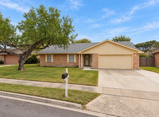 305 Timbertrail Cir, Portland, TX 78374
