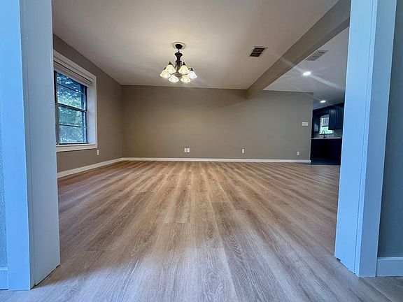 3rd image of 1005 Seminole Ln