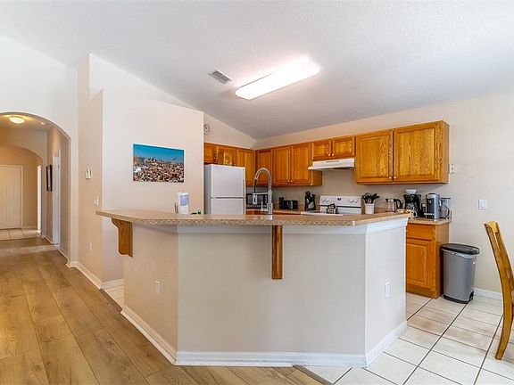 2nd image of 513 BALMORAL DRIVE