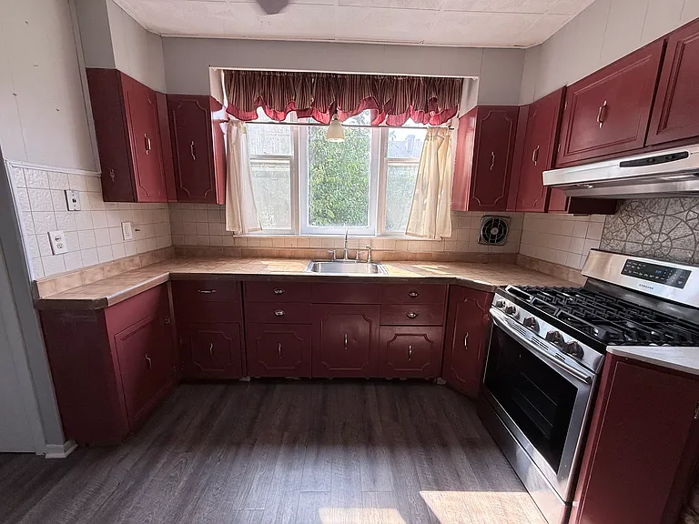 117 Station Ave #B — Photo 10