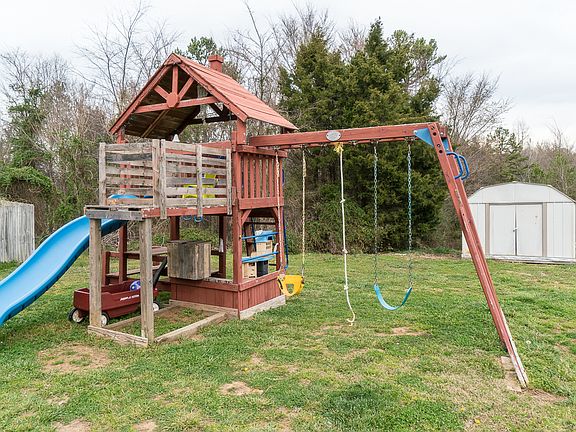 5th image of 3005 Rockingham Ct SW
