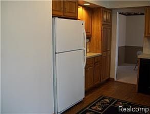 4th image of 6390 Meadowwood Ln