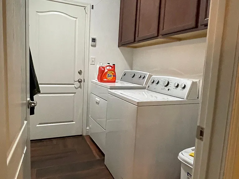 2401 Donnalynn St — Photo 10
