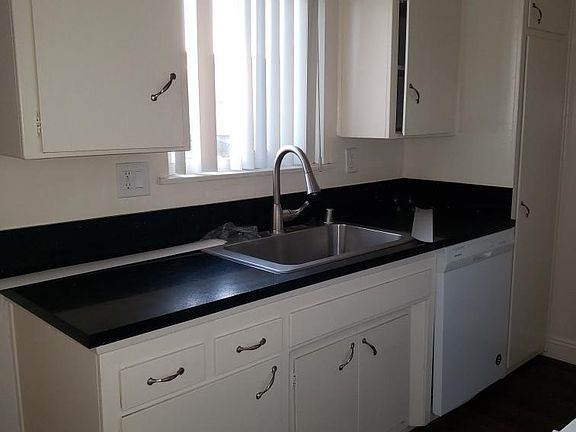 3rd image of 5130 Woodman Ave #12