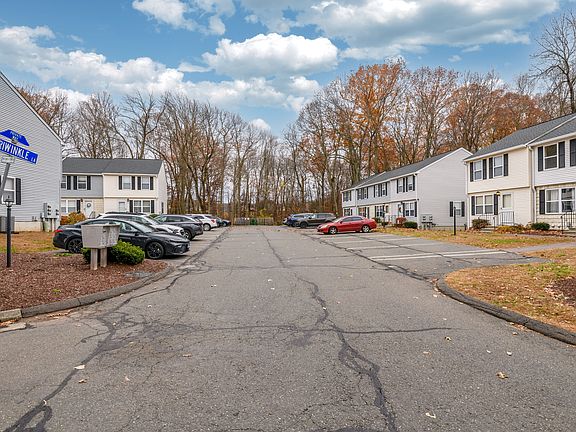 3rd image of 3 Periwinkle Ln Unit 3