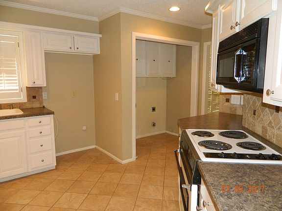 kitchen / washer-dryer closet