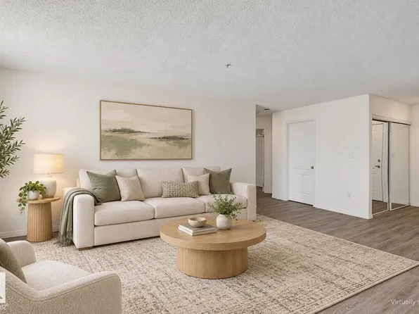 10153 117th St NW #107, Edmonton, AB T5K 1X5