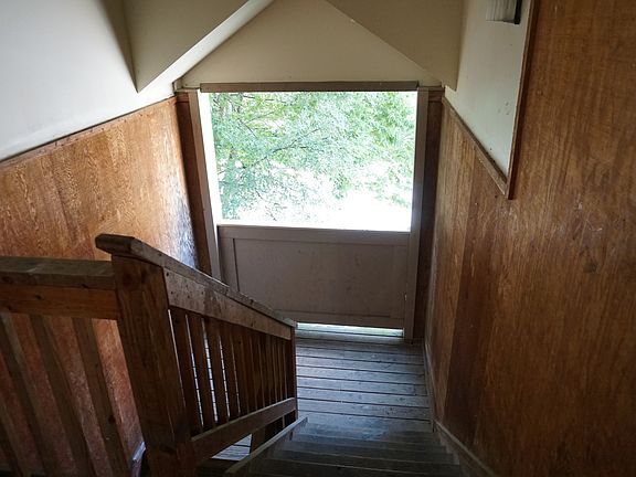 2nd image of 1524 Indianola Ave APT C