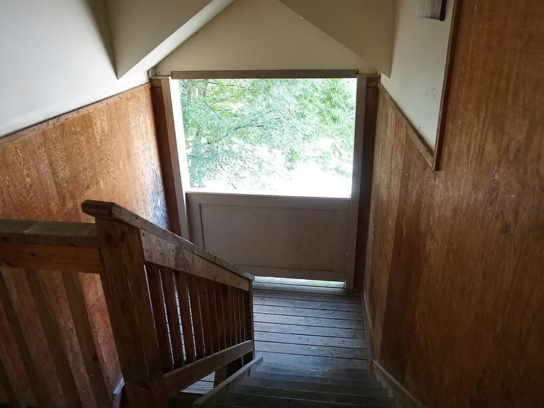 1524 Indianola Ave — Photo 2