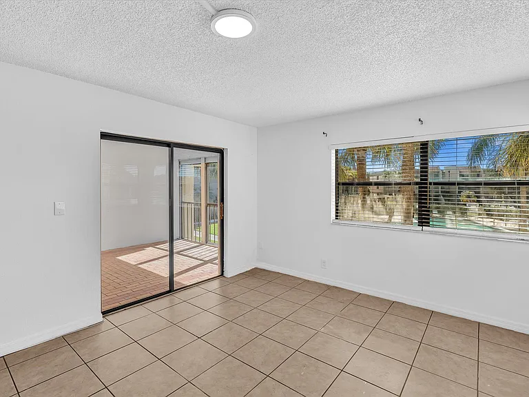 220 Lakeview Dr #210 — Photo 18