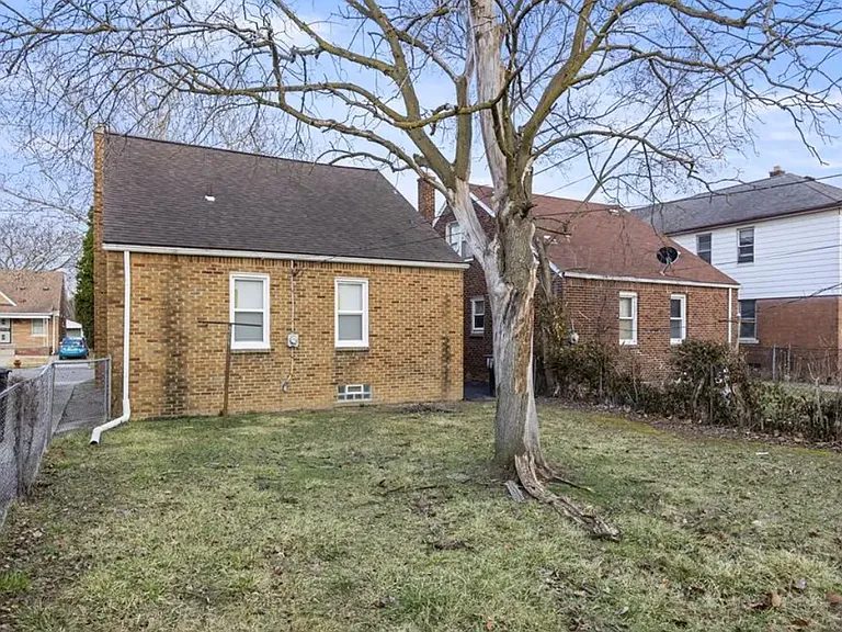 8871 Sussex St — Photo 25