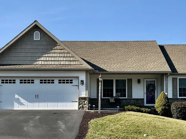24 Gentle Dr, East Earl, PA 17519