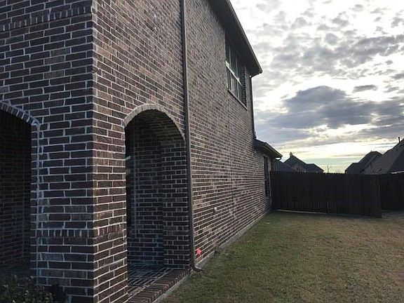 3rd image of 104 Manor Ln