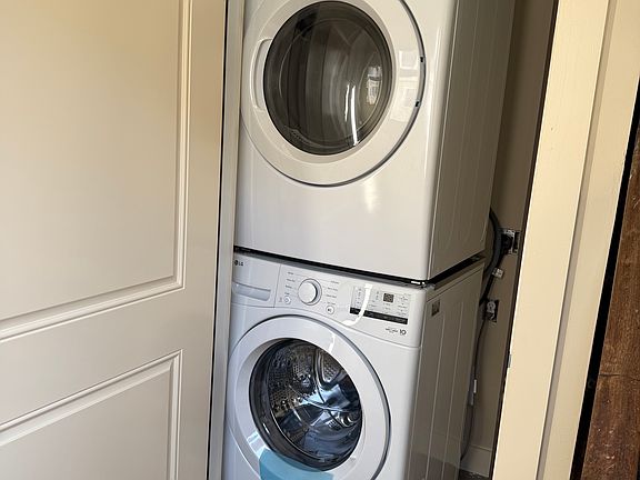 Shared washer & dryer (free)