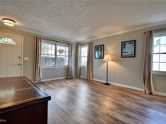 5th image of 108 Pine Hollow Cir