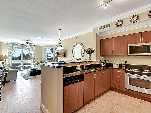 5th image of 806 Windward Way #323