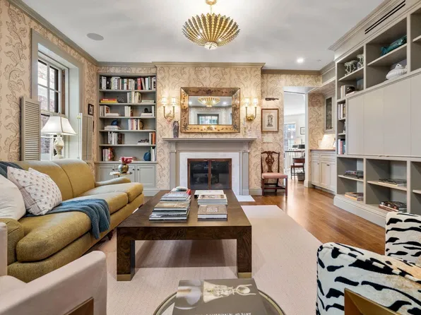 4 W Hill Pl #4, Boston, MA 02114