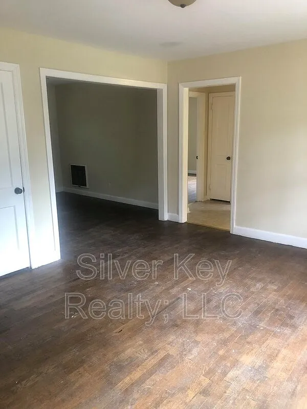 2 bed, 1.0 bath, $850 — Photo 4