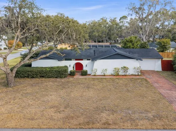 18709 Lake Commiston Dr, Lutz, FL 33549