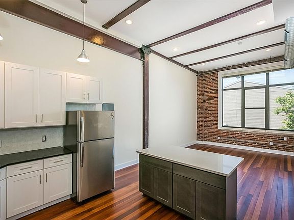 2nd image of 3421 Richmond St APT 215
