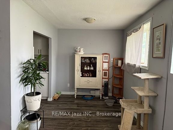 3rd image of 43 Wayne Ave #2