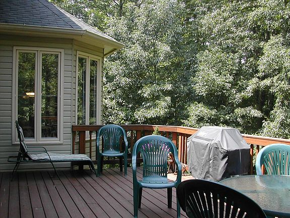 Deck/Back Yard