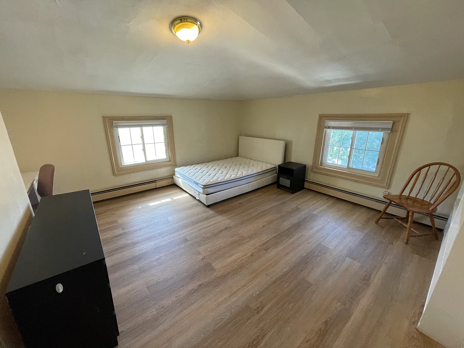 3 bed, 840 sqft, $2,000 — Photo 3