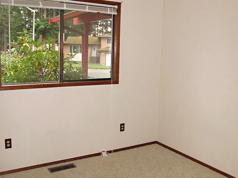 601 NW Ensign Dr — Photo 16