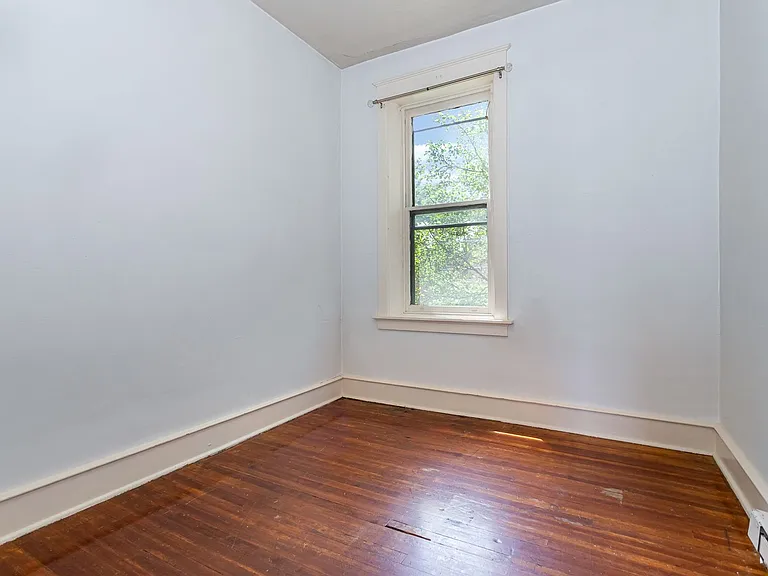 25 W Pomfret St — Photo 32