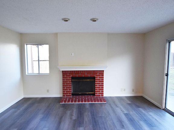 3rd image of 214 Genoa Ct