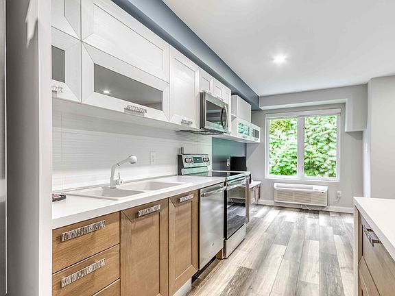 3rd image of 1755 Regent St