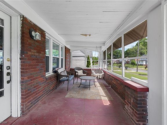 4th image of 890 Winton Ave