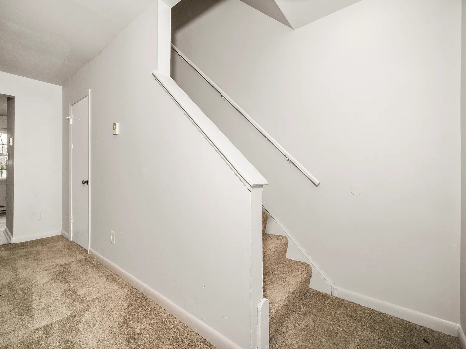 2 bed, 896 sqft, $1,414 — Photo 3