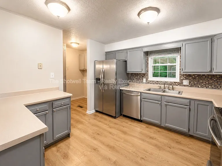 11104 Hughlan Dr — Photo 3