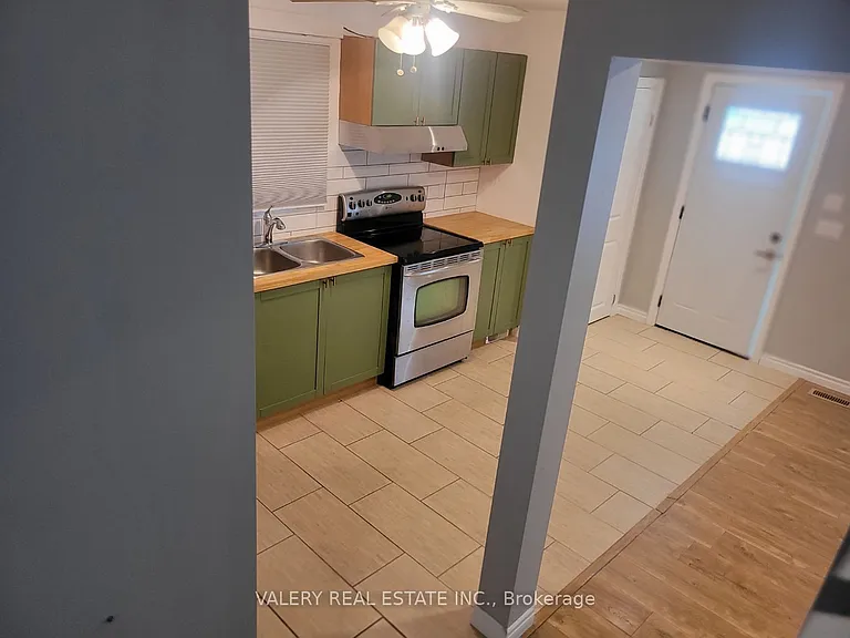 1815 Francois Rd — Photo 18