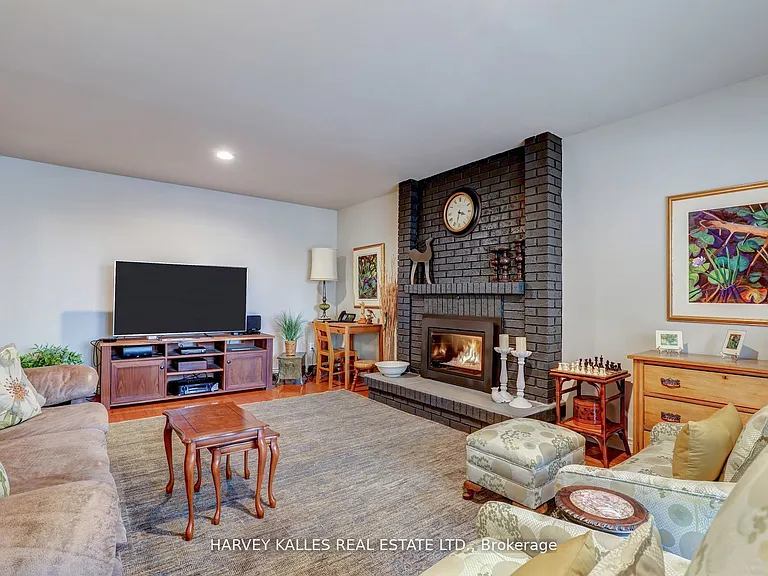 18 La Rose Ave #Townhouse 16 — Photo 10