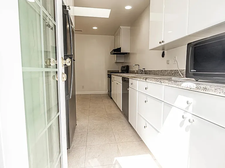 2024 Navy St — Photo 8
