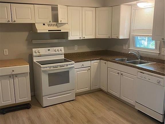3rd image of 10407 Wallace Ave