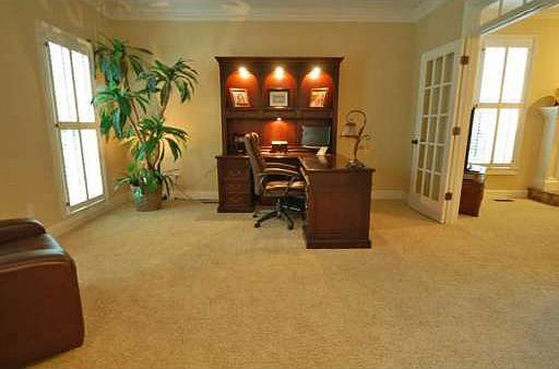 3rd image of 404 Amber Ln