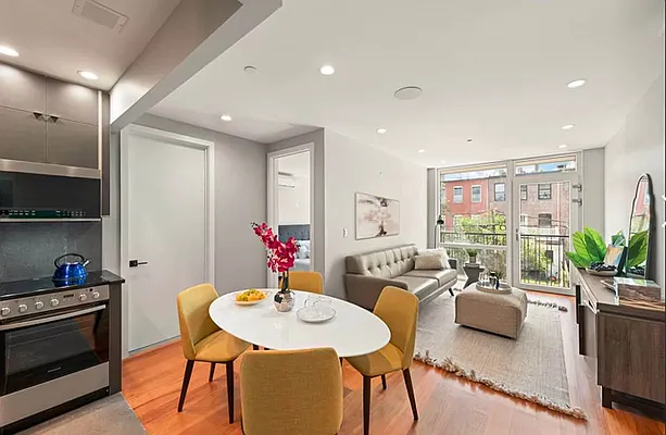 Rented by Reavis | media 1