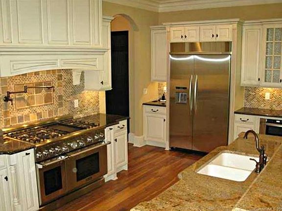 3rd image of 1509 Venetian Way Dr