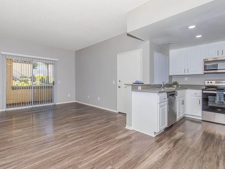 Club Pacifica Apartment Homes — Photo 47