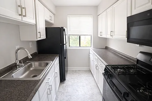 6 Galveston St SW #303 Photo 1