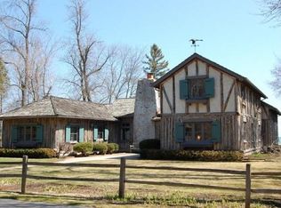 7710 N Beach Dr, Fox Pt, WI 53217