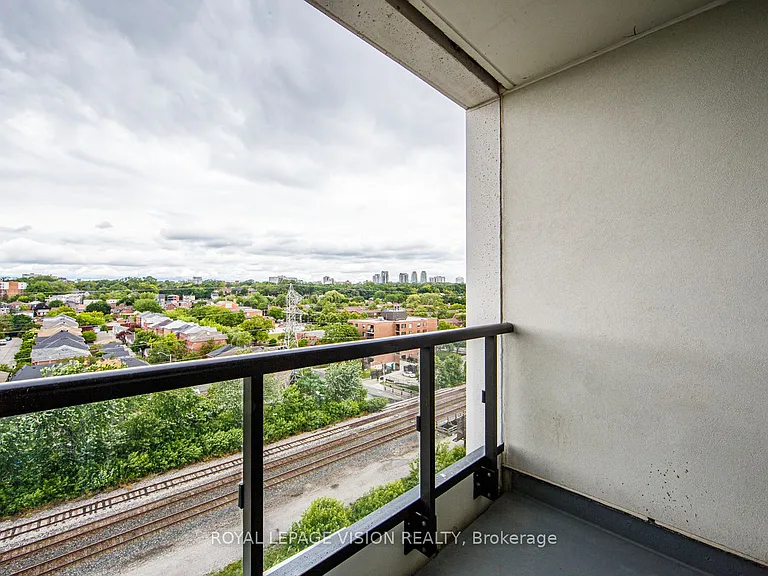 858 Dupont St #819 — Photo 19