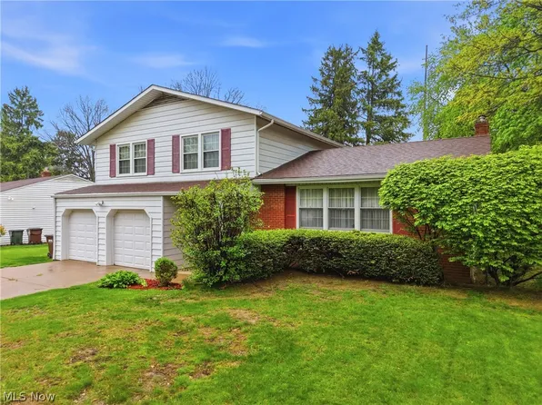 2445 Olentangy Dr, Akron, OH 44333