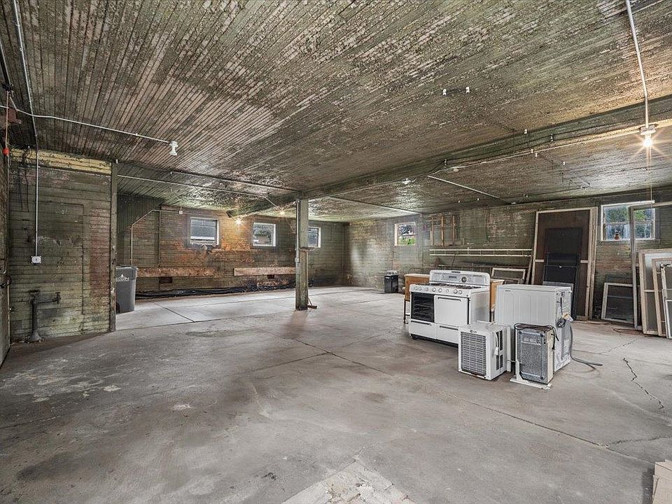 34th image of 214 S State St