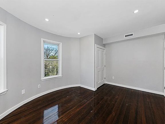 2nd image of 19 Chase St Floor 3