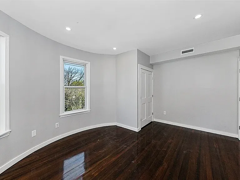 19 Chase St #2 — Photo 6