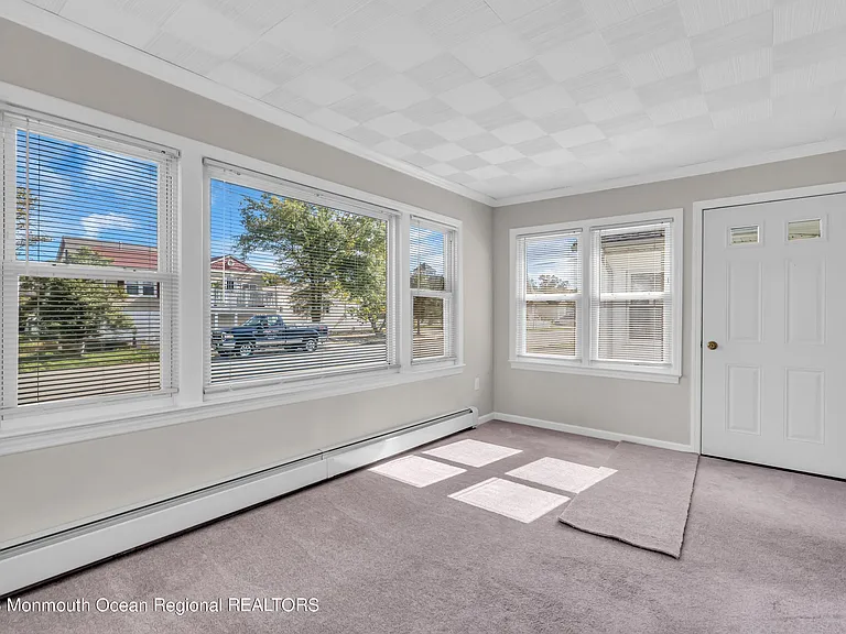 408 Newport Ave — Photo 11